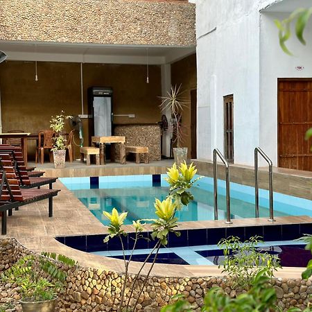 Bed and breakfast Big House Uda Walawe Extérieur photo